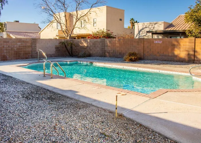 Holiday home Renovated W/ Community Pool!