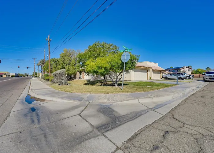 Renovated W/ Community Pool! Holiday home *