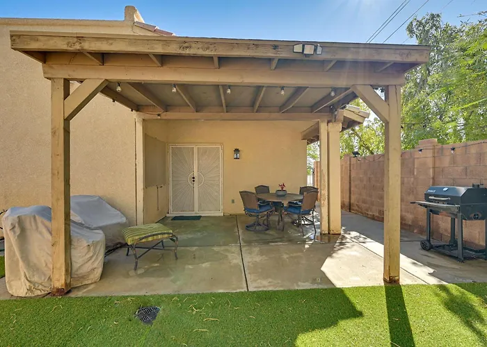 Renovated W/ Community Pool! *