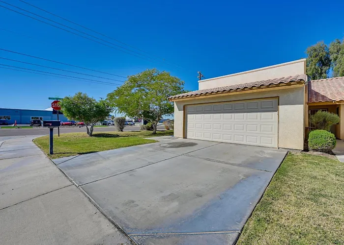 Renovated W/ Community Pool! Holiday home *