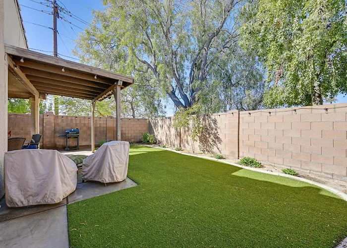 Renovated W/ Community Pool! Holiday home