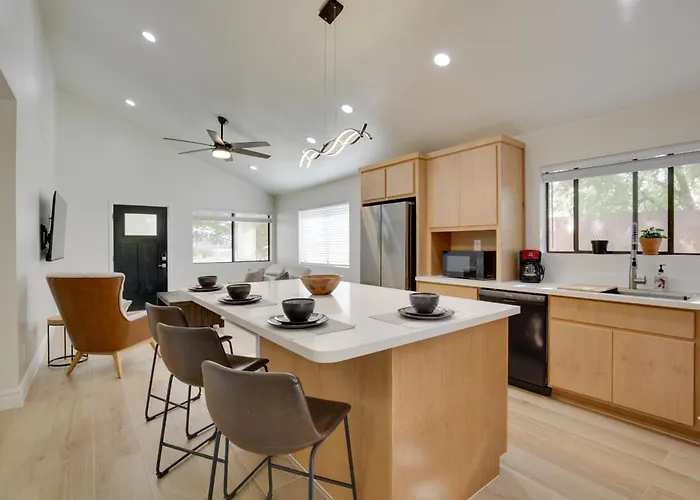 Renovated W/ Community Pool! Holiday home