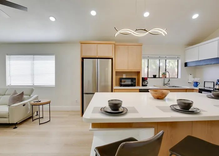 Holiday home Renovated W/ Community Pool! Yuma