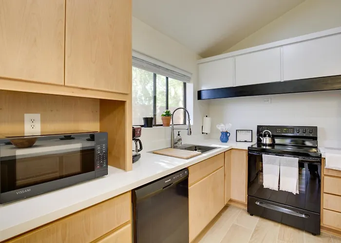 Holiday home Renovated W/ Community Pool! Yuma