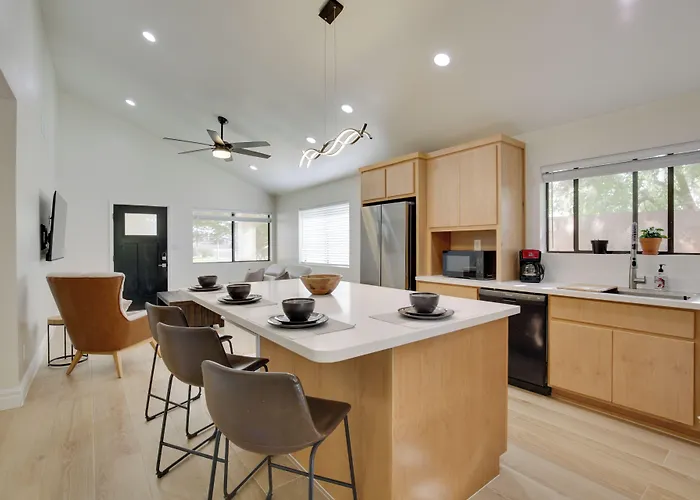 Holiday home Renovated W/ Community Pool! Yuma