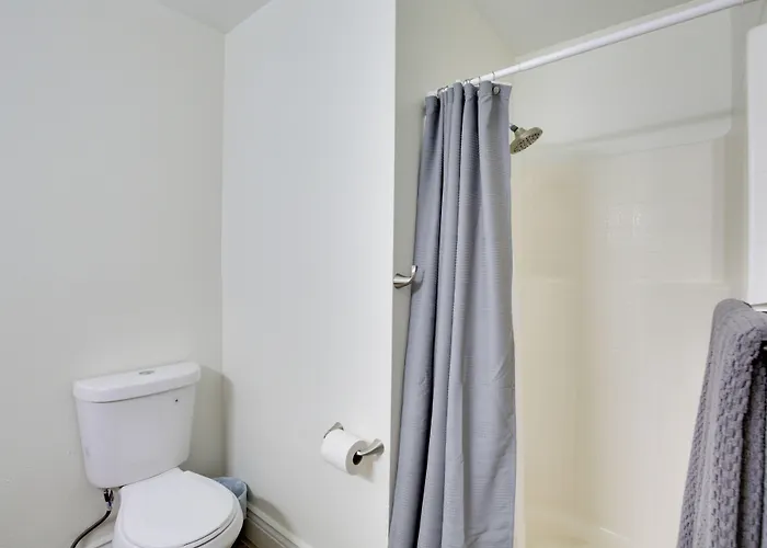 Renovated W/ Community Pool!