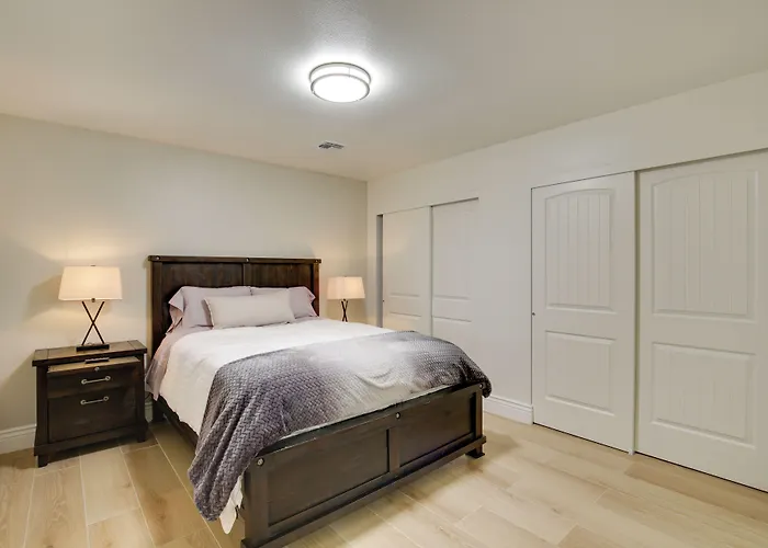 Holiday home Renovated W/ Community Pool! *