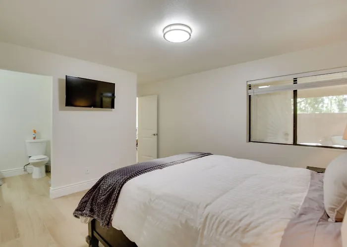Renovated W/ Community Pool! Holiday home
