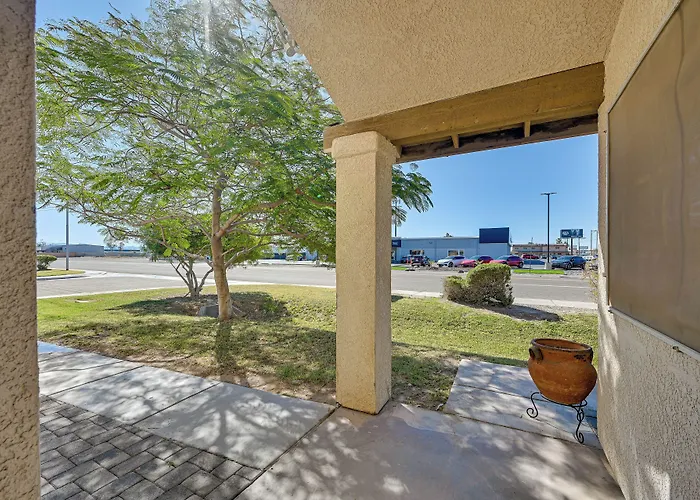 Renovated W/ Community Pool! * Yuma