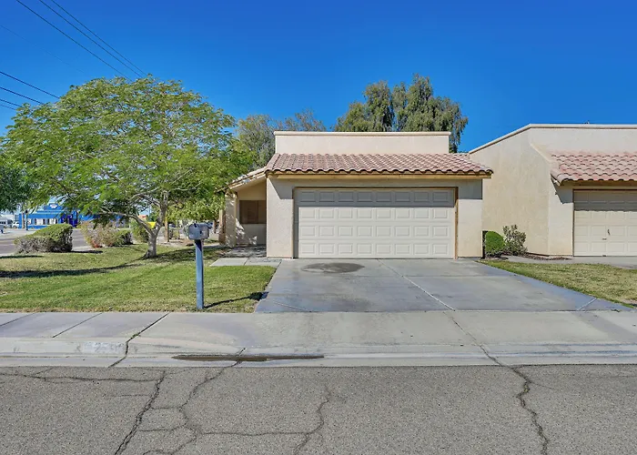 Renovated W/ Community Pool! Holiday home