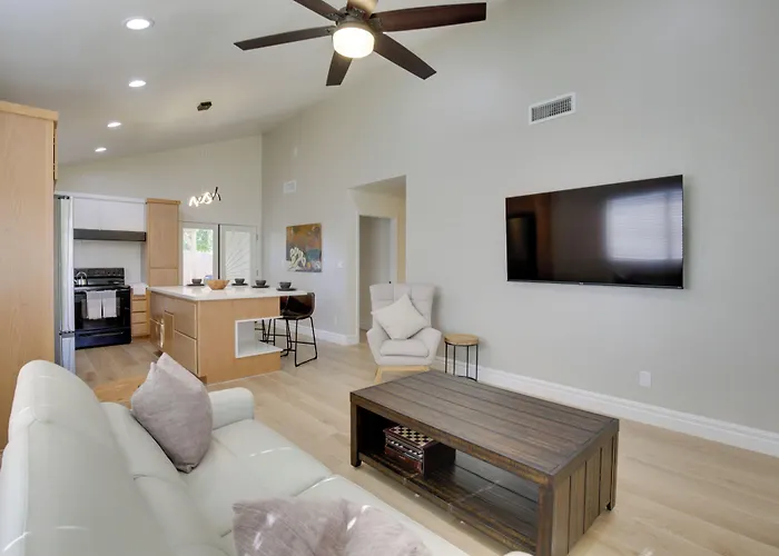 Renovated W/ Community Pool! Holiday home