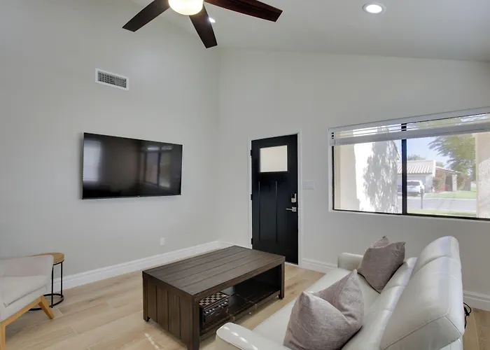 Renovated W/ Community Pool! *