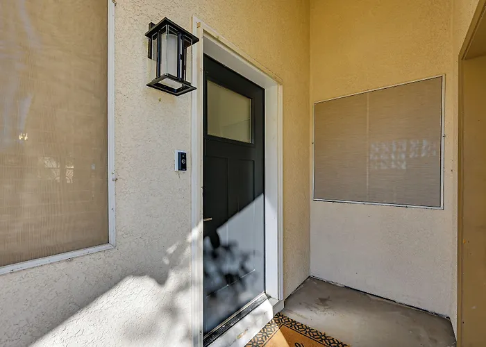 Renovated W/ Community Pool! Holiday home